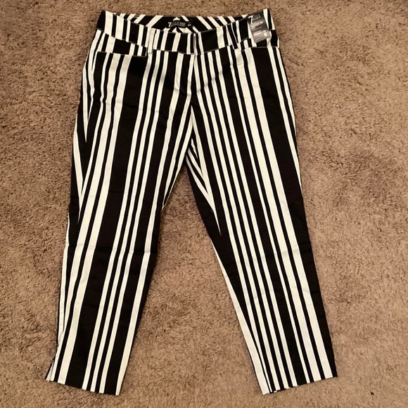 New York & Company Denim - New York & Company - Women's Black and White Stripes Crop Pants (NWT)